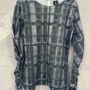 Snider netted top with back zipper. Size Largw